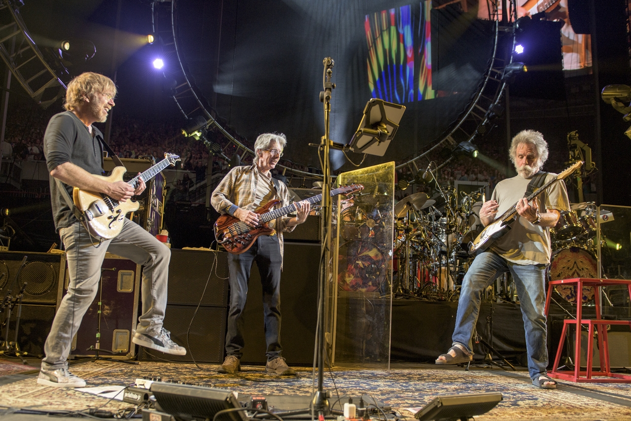 Grateful Dead em um dos shows de despedida da banda, com Trey Anastasio