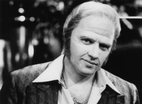 Ator Thomas F. Wilson como Biff Tannen em De Volta Para o Futuro 2