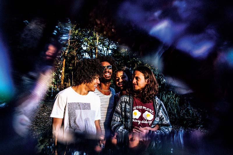 Boogarins amadurece as gravações