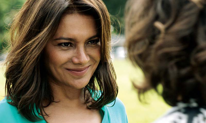 Em comédia, Dira vive  senadora seduzida  pela corrupção