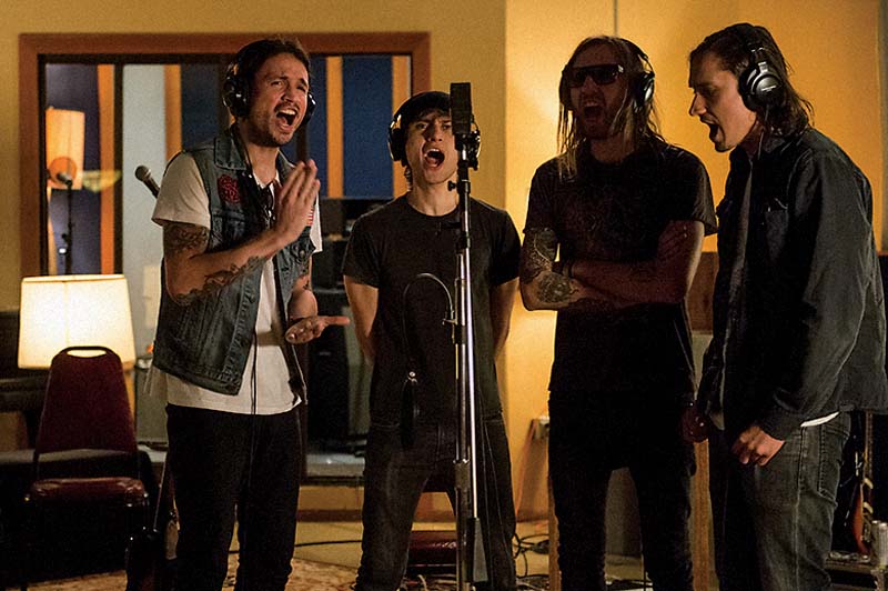 Endino, o responsável por produzir Bleach, disco de estreia do Nirvana, assina Hellway to High, do grupo  Water Rats