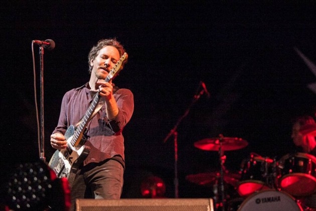 Eddie Vedder e o Pearl Jam em show em Porto Alegre, no Rio Grande do Sul, em 2015