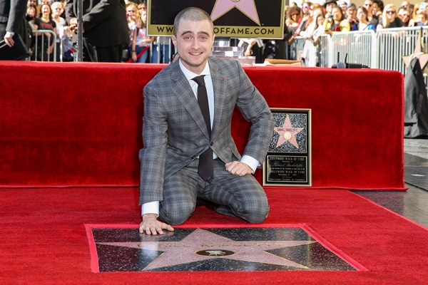 Daniel Radcliffe é homenageado com estrela na Calçada da Fama de Hollywood