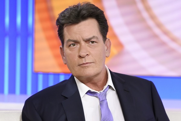 Charlie Sheen em participação no programa Today, da NBC, no qual revelou ser portador do vírus HIV
