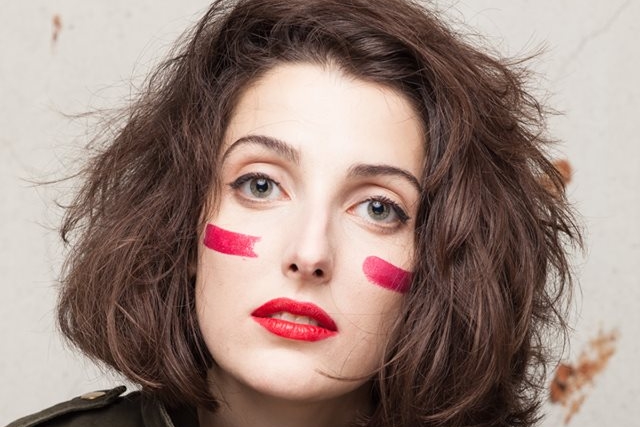 A atriz e cantora Clarice Falcão