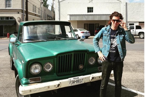 Julian Dorio, baterista de turnês do Eagles of Death Metal