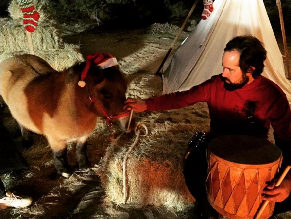 Cena do clipe de “Dirt Sledding”, canção natalina de 2015 do The Killers