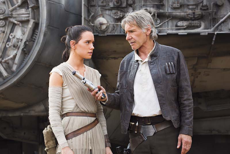 Ford no set com Daisy Rider, novata em Star Wars