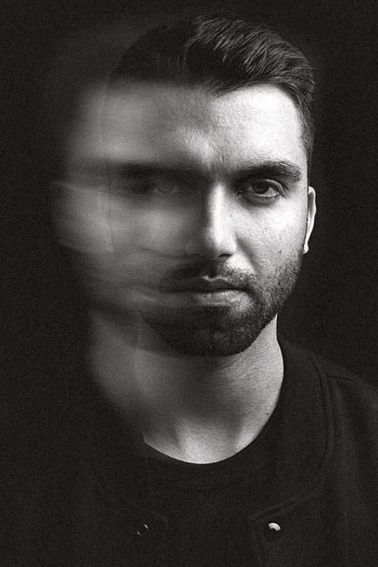 Artista se solta em novo álbum