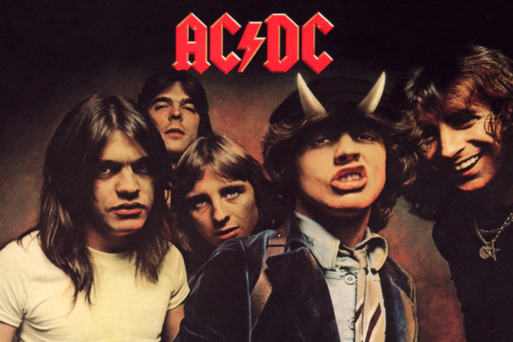 O AC/DC na capa de Highway to Hell, com Bon Scott na formação
