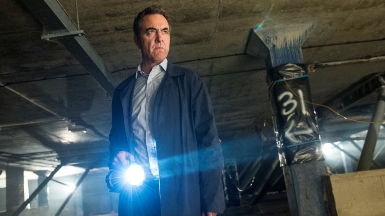 Em "Lucky Man", James Nesbitt é Harry Clayton um policial viciado em jogos de azar que ganha o poder de controlar a própria sorte