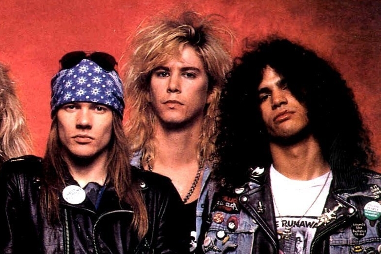 Slash, Duff McKagan e Axl Rose em foto do Guns N' Roses