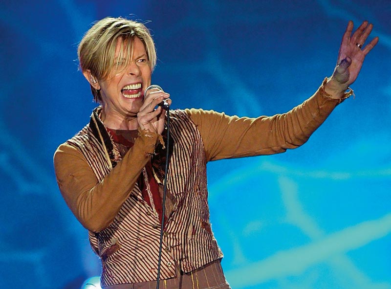 NO PALCO  Bowie ao vivo em 2003