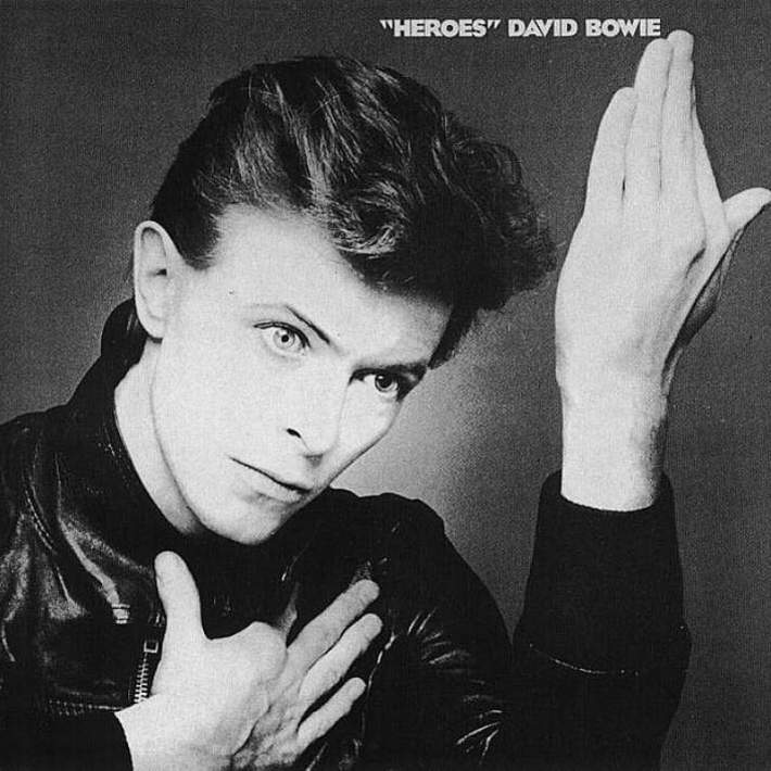 Capa de Heroes, que leva o single de sucesso de David Bowie