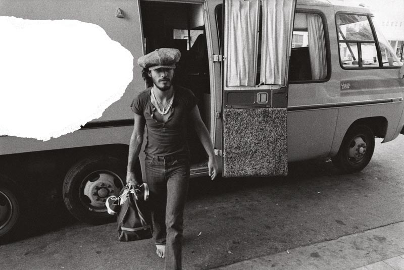 Longa Viagem

Springsteen desembarcando do ônibus de turnê em Oklahoma.