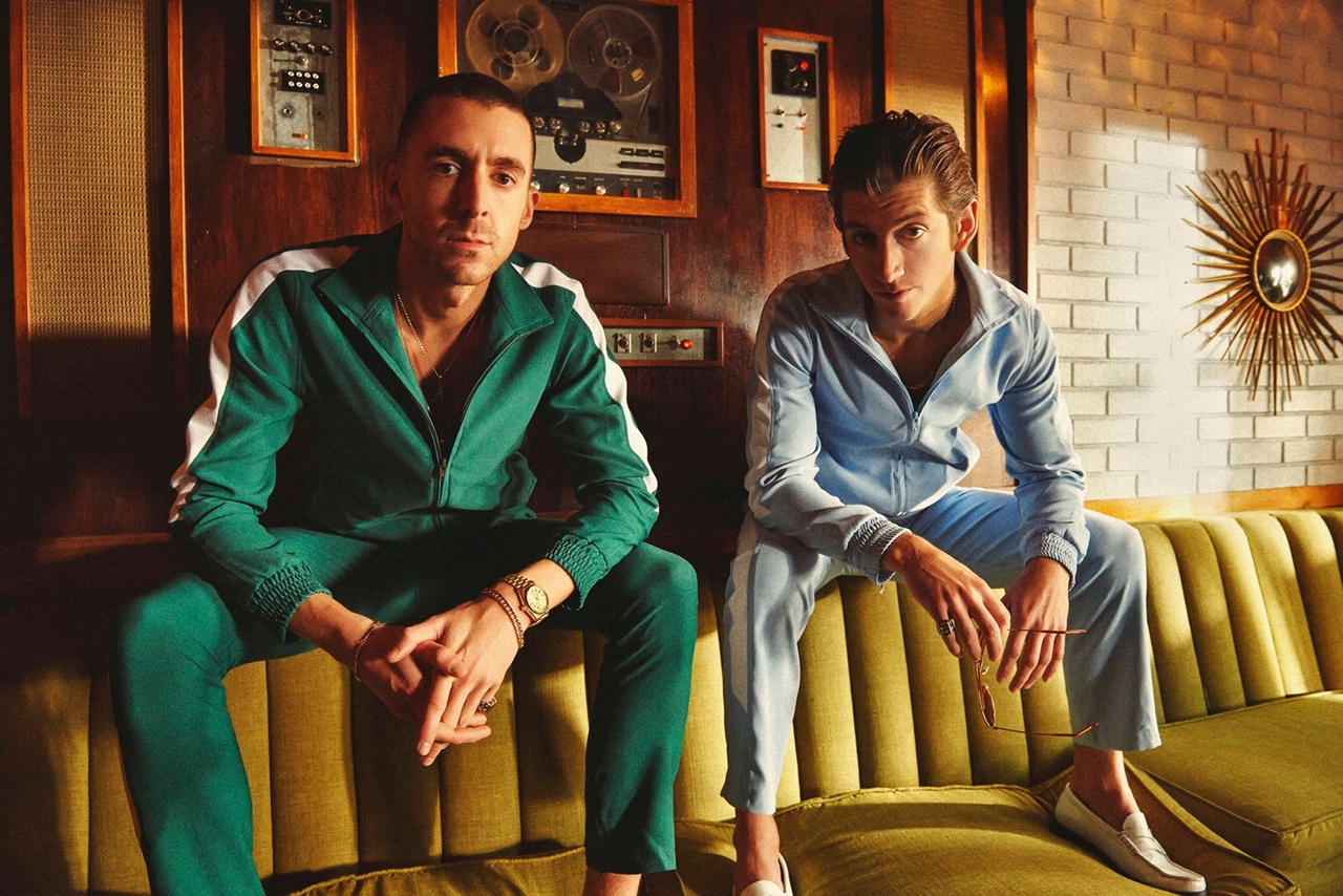 Alex Turner (Arctic Monkeys) e Miles Kane compondo o Last Shadow Puppets