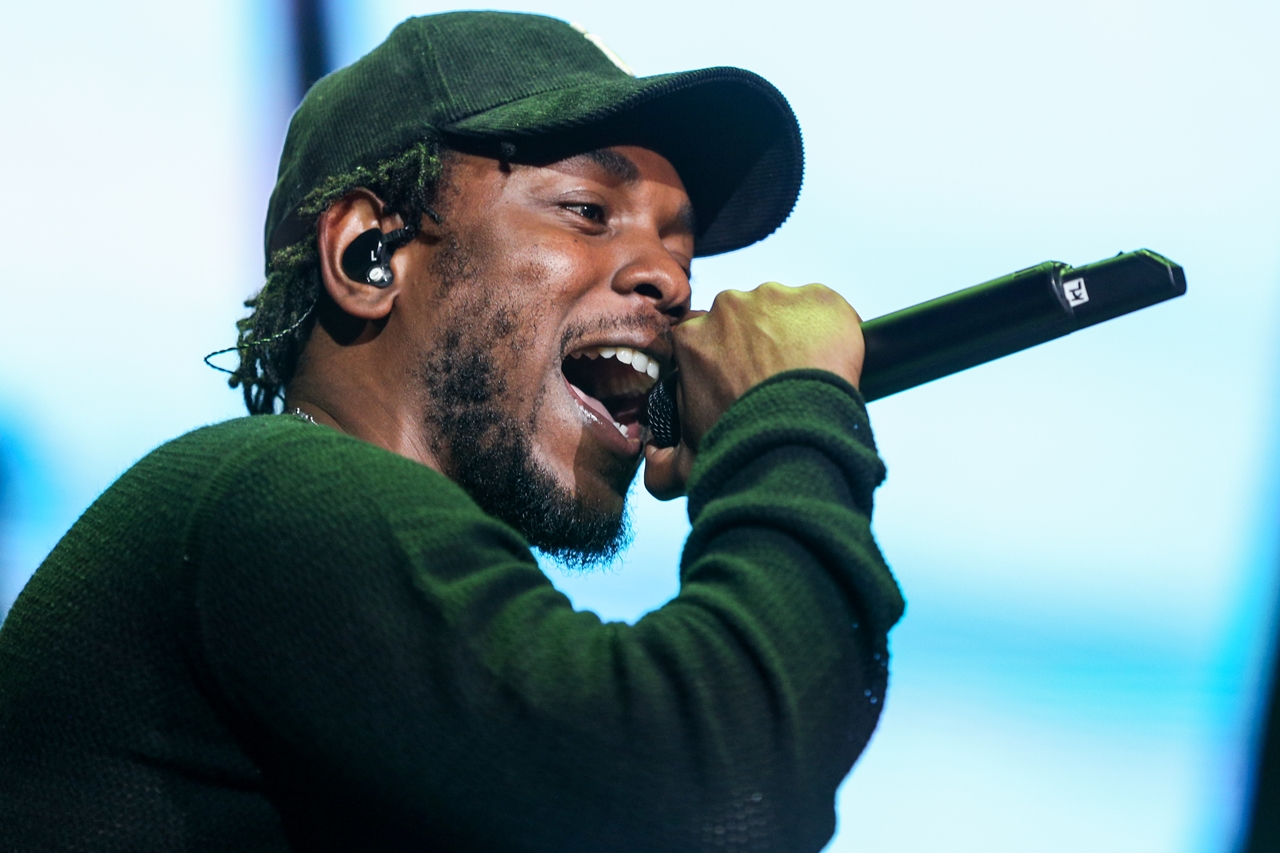 O rapper Kendrick Lamar durante show de 2015 em Los Angeles, nos Estados Unidos
