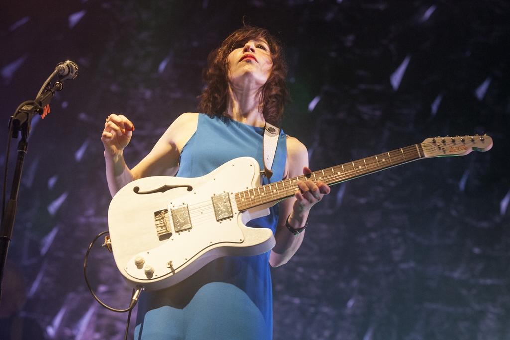 Carrie Brownstein, do Sleater-Kinney, em performance da banda no Pitchfork Music Festival, em julho de 2015