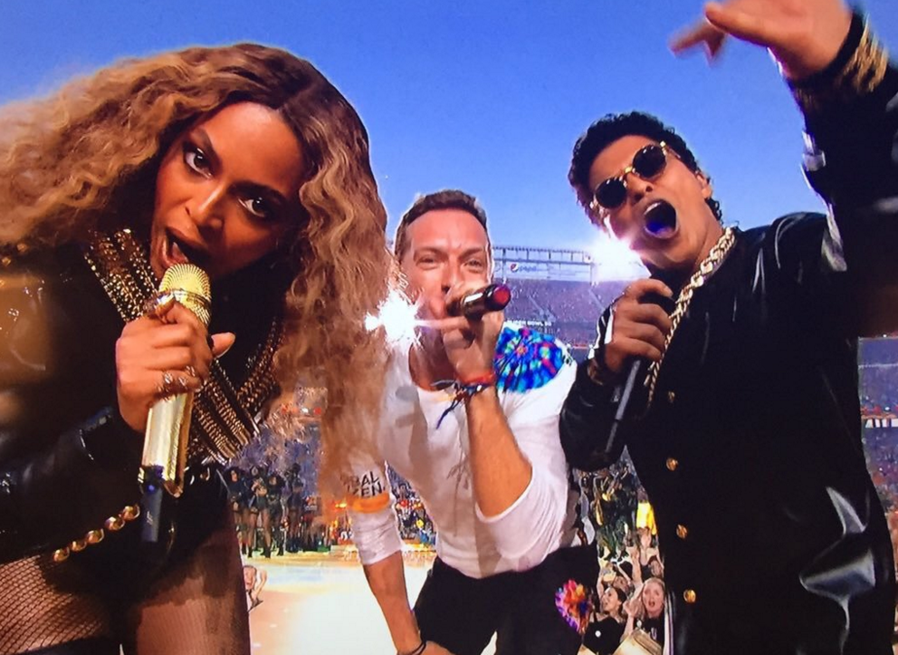 Chris Martin, Beyoncé e Bruno Mars no Super Bowl