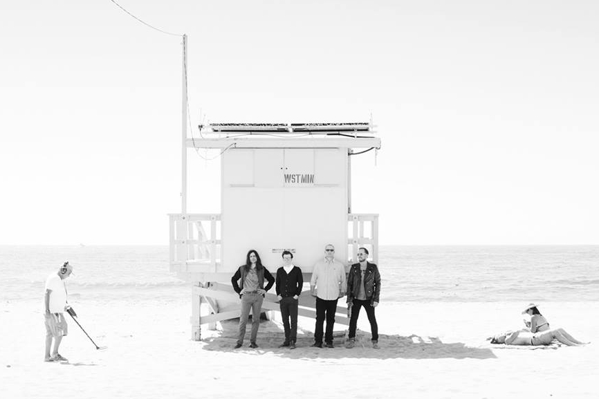 Trecho da capa do álbum autointitulado, apelidado de White Album, do Weezer