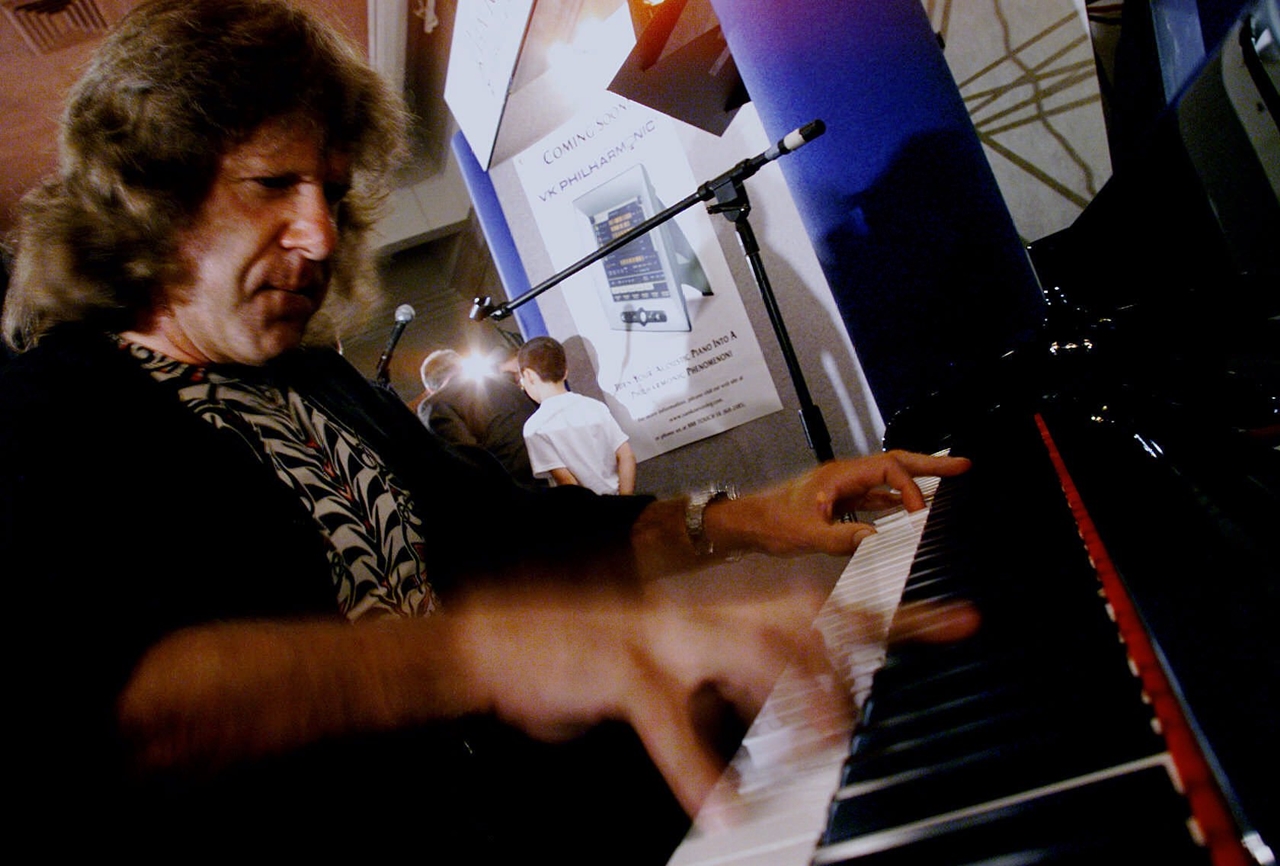 Keith Emerson, tecladista do Emerson, Lake & Palmer, em 1999