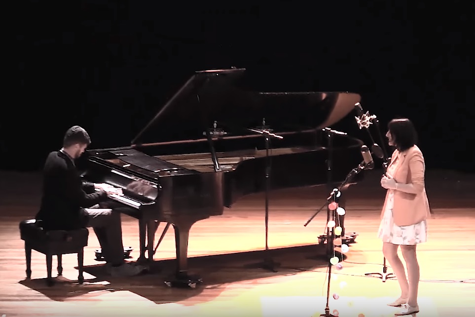 Jenni Mosello e Maycon Ananias se apresentam na Capela Santa Maria