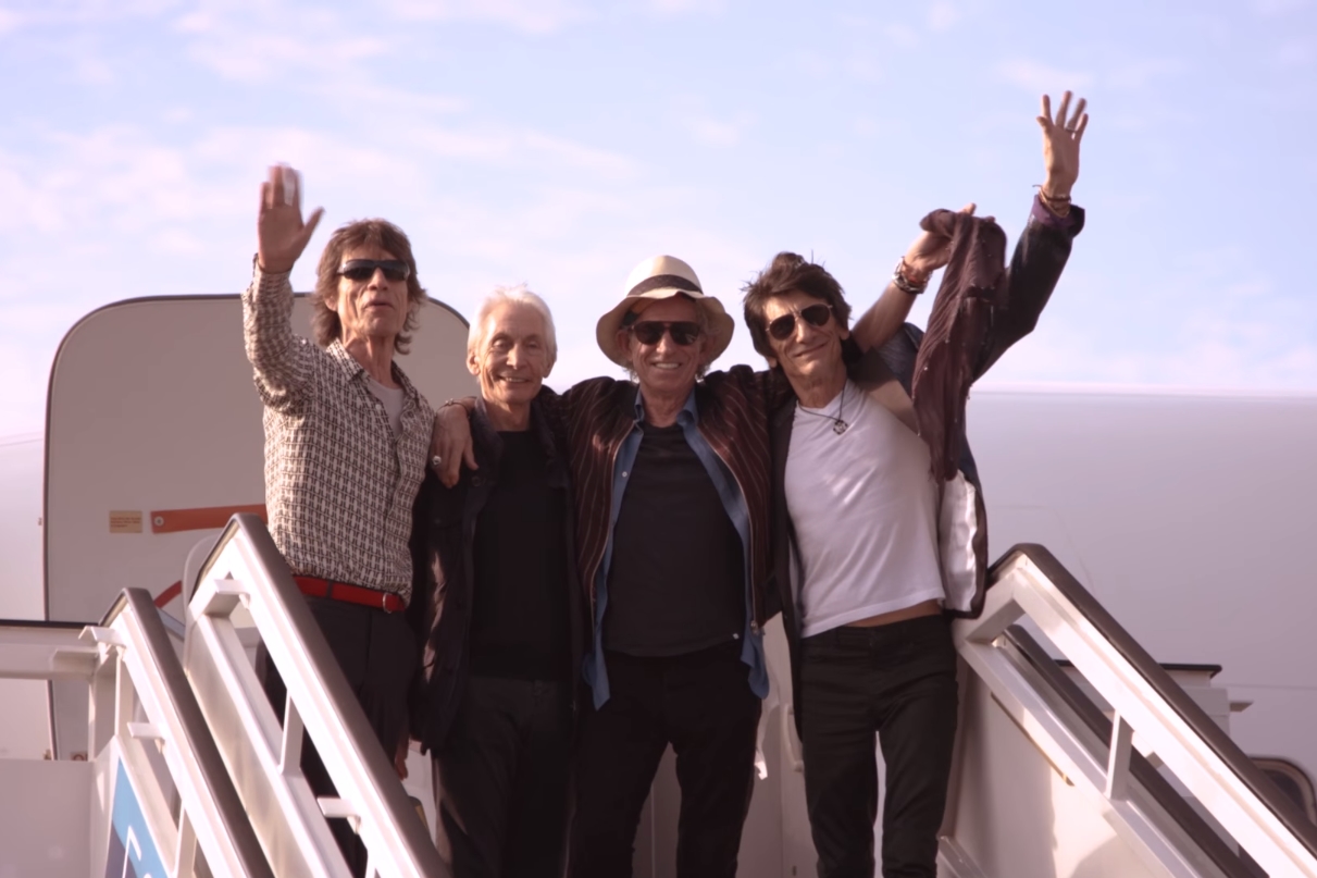 Trecho de vídeo dos Rolling Stones desembarcando para show histórico em Cuba, em março de 2016