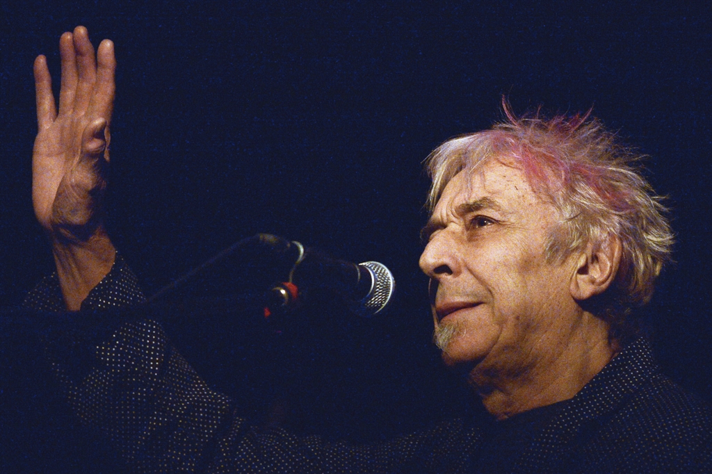 John Cale durante show na República Tcheca, em 2013