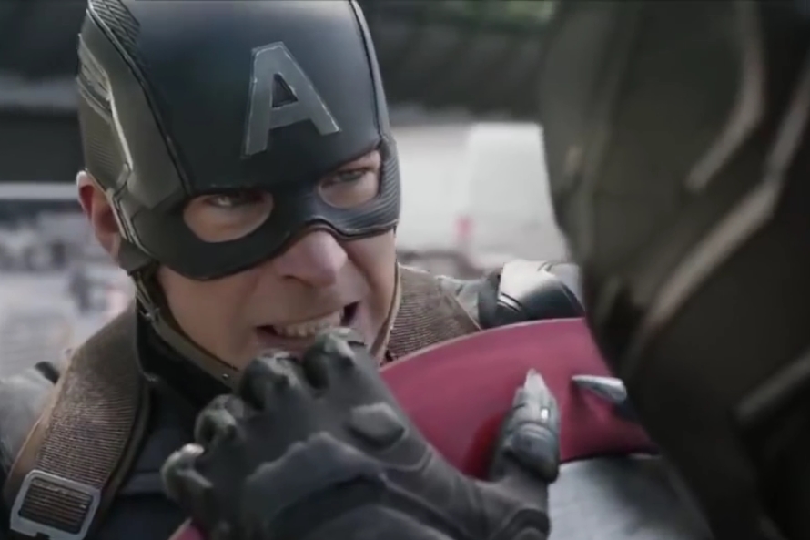Pantera Negra (Chadwick Boseman) e Capitão América (Chris Evans) em teaser do filme Capitão América: Guerra Civil