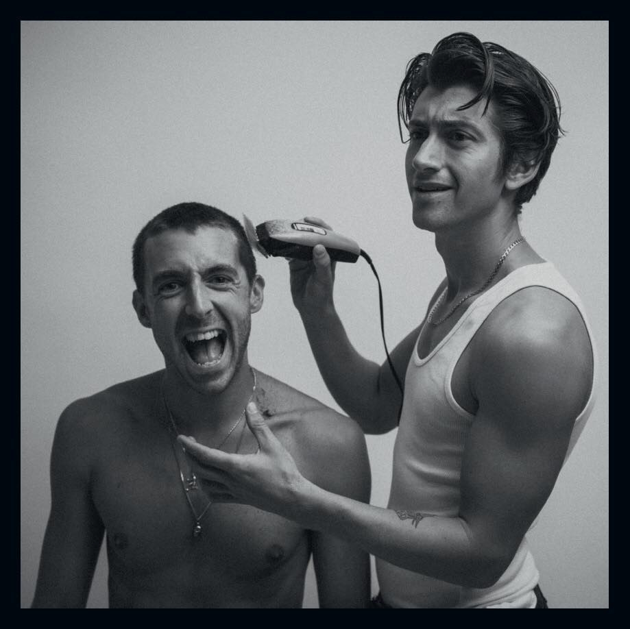 Alex Turner (Arctic Monkeys) e Miles Kane no The Last Shadow Puppets