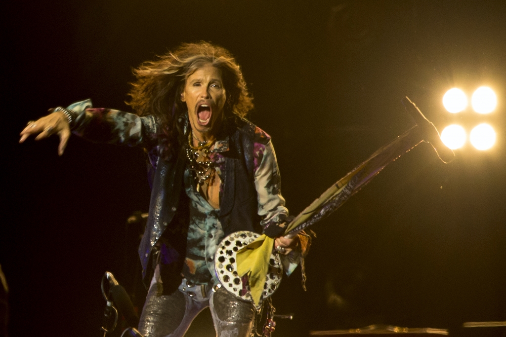Steven Tyler à frente do Aerosmith em show na Rússia, em 2015