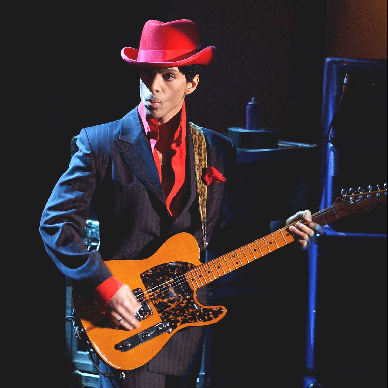 O cantor Prince em 2004, durante a cerimônia de inclusão no Hall da Fama do Rock and Roll