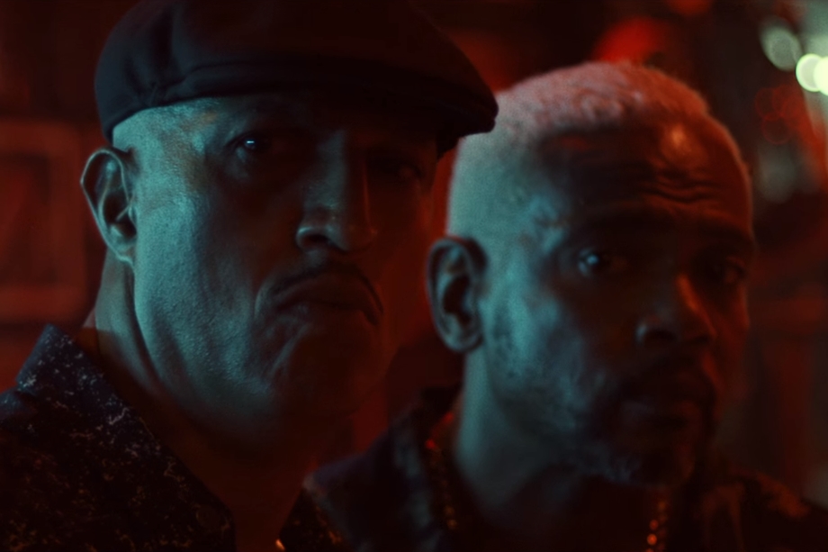 Cena do clipe de "Um Preto Zica", do Racionais MC's