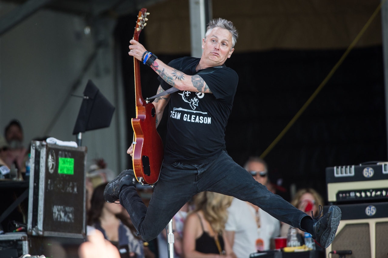 Mike McCready, guitarrista do Pearl Jam, durante show da banda em Nova Orleans, em 2016