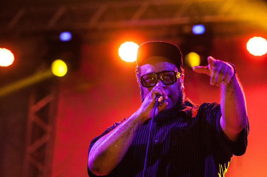 BNegão se apresentando no festival Maloca Dragão.