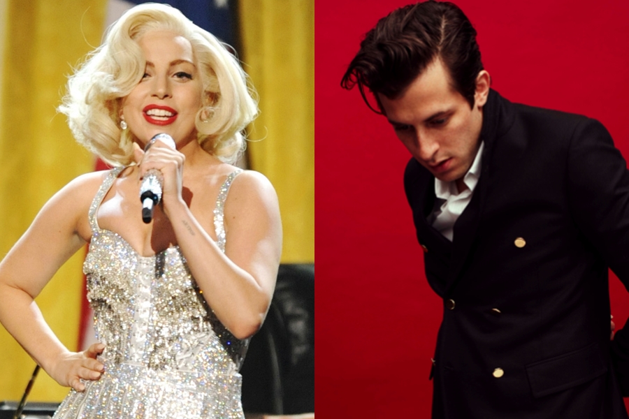 A cantora Lady Gaga e o músico e produtor Mark Ronson