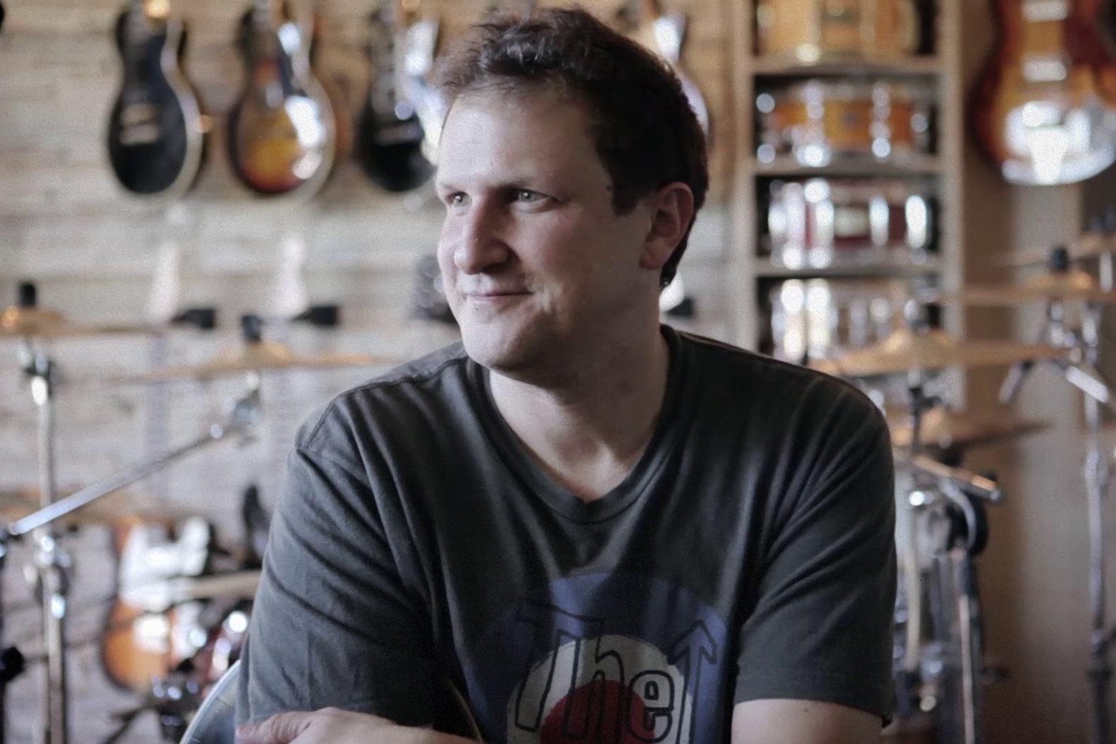 Cena do documentário A Plebe é Rude, dirigido por Daniel da Costa e Hiro Ishikawa