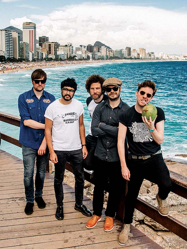 Rix (ao centro) com o Kaiser Chiefs