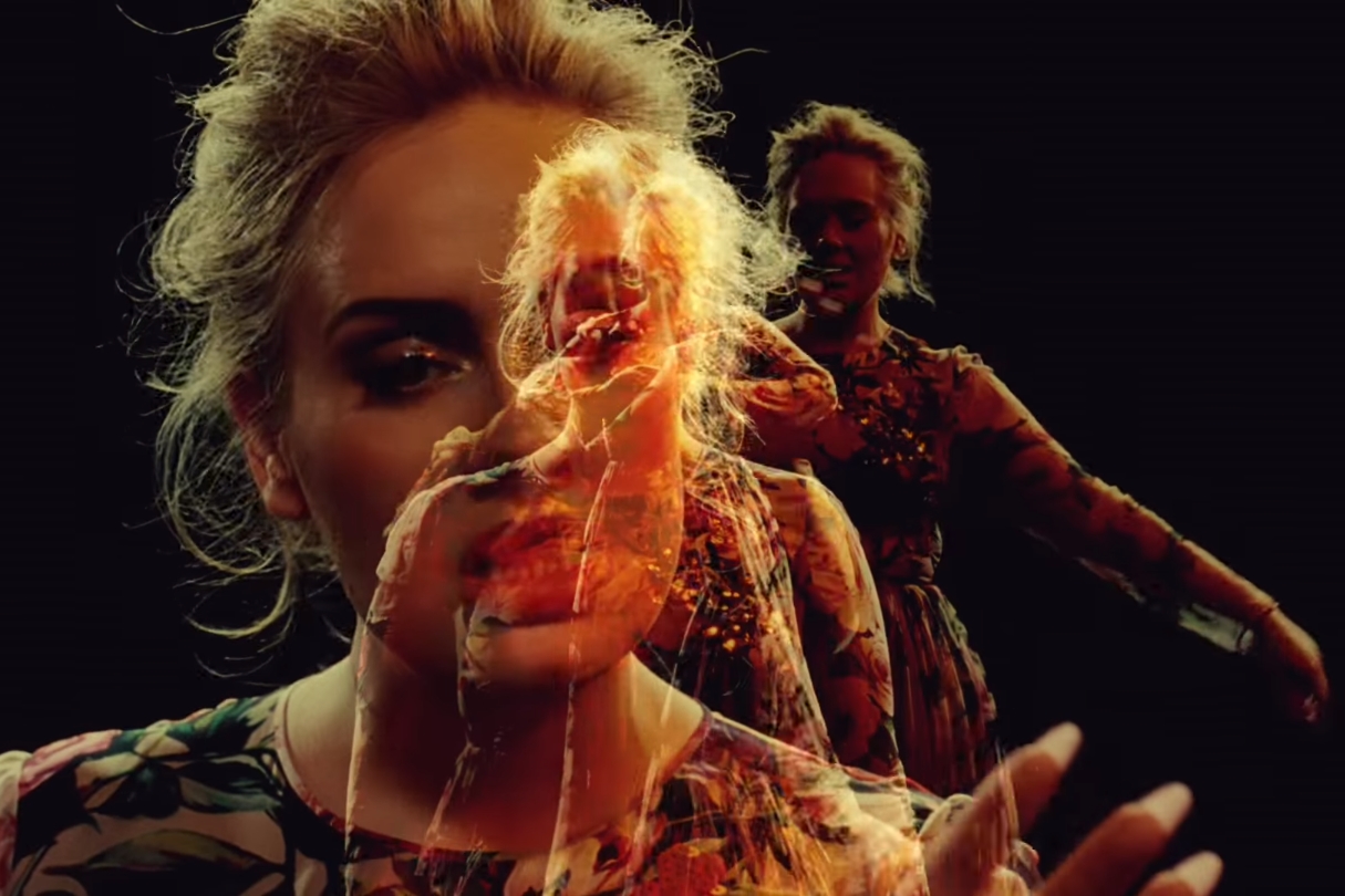A cantora Adele em cena do clipe de “Send My Love (To Your New Lover)”