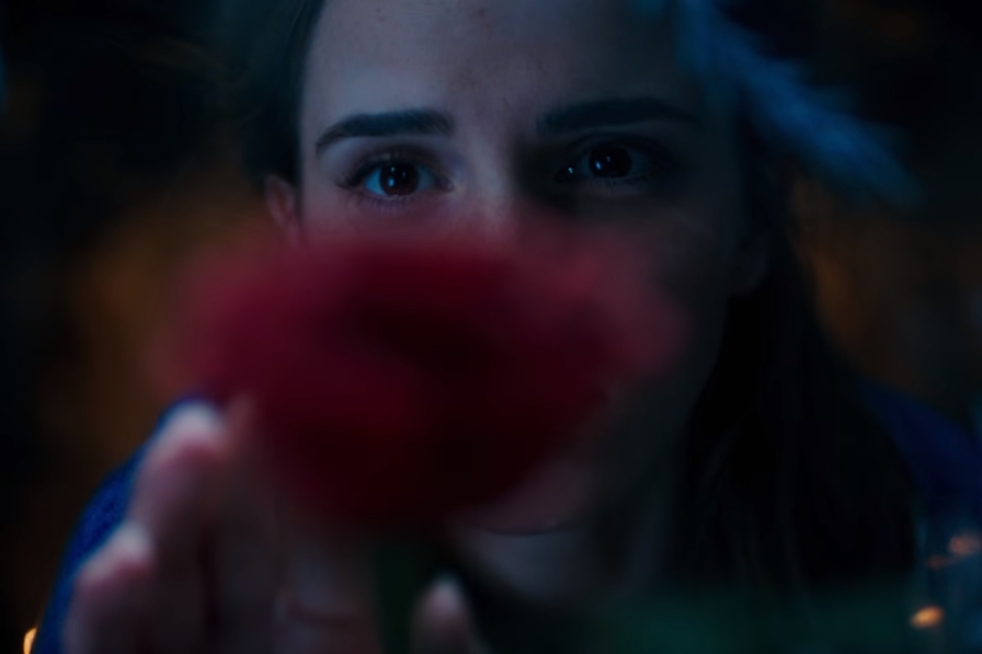 Emma Watson em cena de teaser de A Bela e a Fera