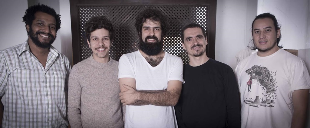 Vitrola Sintética e o vocalista e compositor do Vanguart, Helio Flanders.