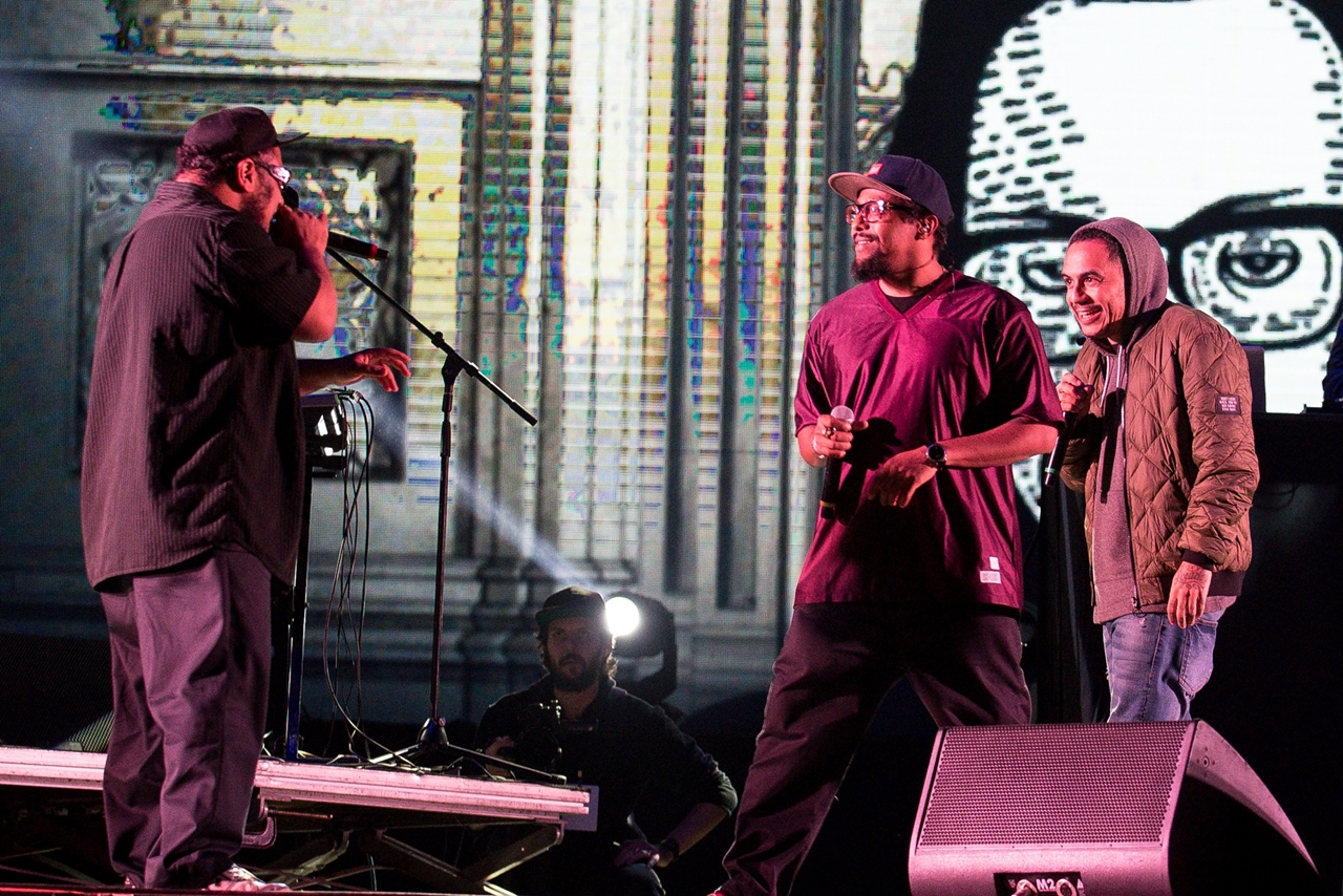 O encontro histórico entre BNegão, Marcelo D2 e Black Alien no João Rock 2016. Foi a primeira vez que eles cantaram juntos desde que Alien deixou o Planet Hemp, em 2001