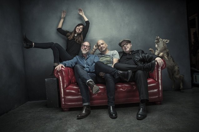 Black Francis, Joey Santiago, Paz Lenchantin e David Lovering, do Pixies