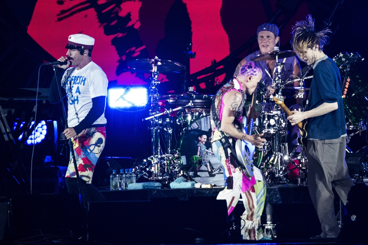 Red Hot Chili Peppers durante show no festival Roskilde, na Dinamarca, em 2016