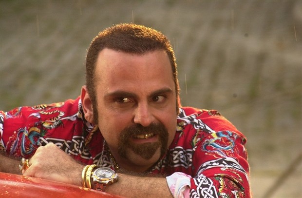 O ator Guilherme Karan em cena da novela O Clone, da TV Globo