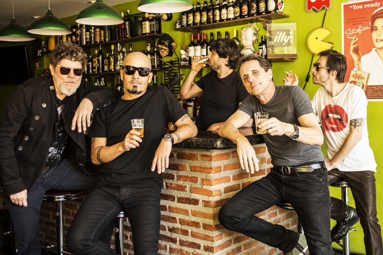 Branco Mello, Sergio Britto, Mário Fabre, Tony Bellotto e Beto Lee formam o Titãs