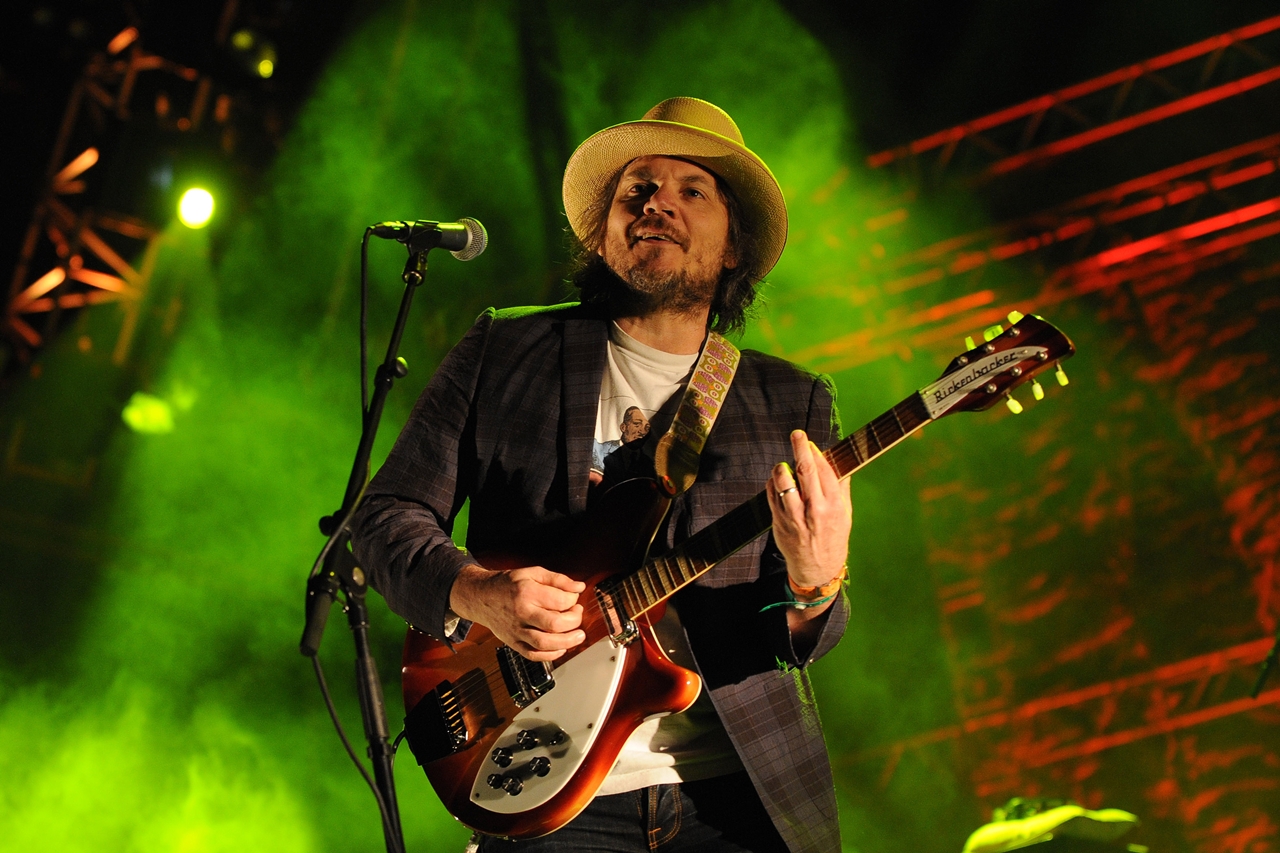 Jeff Tweedy à frente do Wilco durante show da banda em Portugal, em 2012