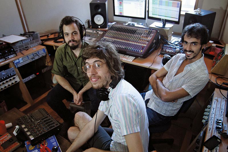 D’Almeida, Bernardes e Basile (da esq. para a dir.), d’O Terno, querem ousar no estúdio