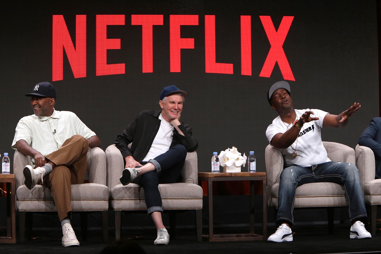 Nelson George, Baz Luhrmann e Grandmaster Flash durante painel da série The Get Down, em evento da Netflix em Los Angeles