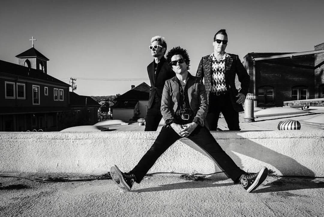 Bllie Joe Armstrong, Mike Dirnt e Tré Cool, do Green Day, em foto de 2016